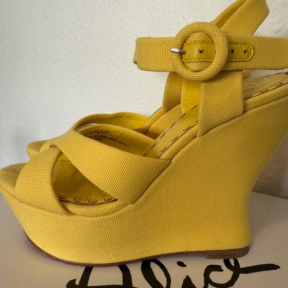 Alice and Olivia Wedge Sandal, Sz 38/7.5 - Picture 5 of 9